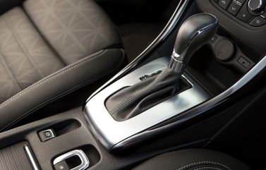 Buick Cascada، قابلة للتحويل — محدد ناقل الحركة