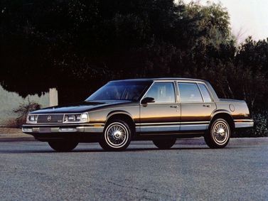 Buick Electra VI, Седан — вид спереди справа