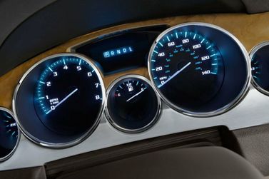 Buick Enclave I، دفع رباعي 5 أبواب — لوحة العدادات