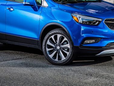 Buick Encore أنا فيس ليفت، دفع رباعي 5 أبواب — منظر أمامي أيمن