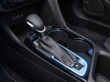 Buick Encore GX، دفع رباعي 5 أبواب — محدد ناقل الحركة