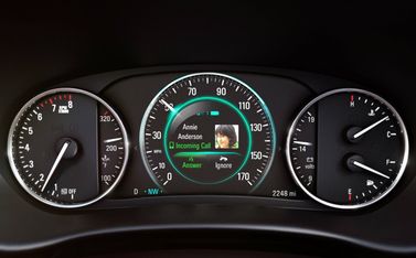 Buick Envision I، دفع رباعي 5 أبواب — لوحة العدادات