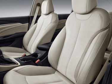 Buick Excelle ثالثاً، سيدان — المقاعد الأمامية