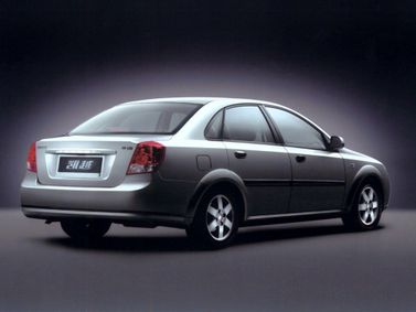 Buick Excelle I، سيدان — منظر خلفي أيمن
