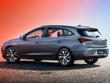 Buick Excelle III Рестайлинг, Универсал 5 дв. Gx — вид сзади в три четверти