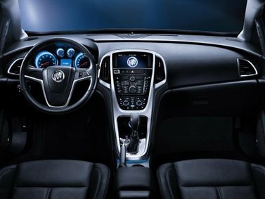 Buick Excelle ثانياً، هاتشباك 5 أبواب — لوحة القيادة