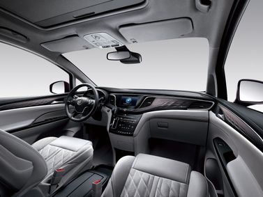 Buick GL8 ثالثاً، ميني فان — لوحة القيادة