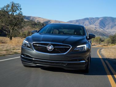 Buick LaCrosse ثالثاً، سيدان — منظر أمامي