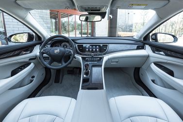 Buick LaCrosse III Рестайлинг, Седан — общий вид салона
