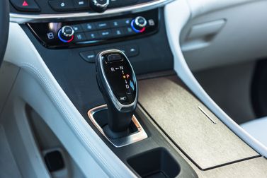 Buick LaCrosse III Рестайлинг, Седан — селектор коробки передач