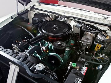 Buick Limited، قابلة للتحويل — حجرة المحرك