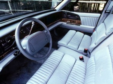 Buick Park Avenue I، سيدان — منطقة السائق
