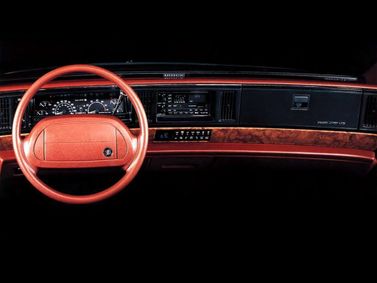 Buick Park Avenue I، سيدان — لوحة القيادة