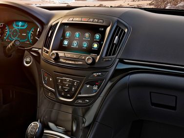 Buick Regal فيس ليفت V، سيدان — الكونسول الوسطي