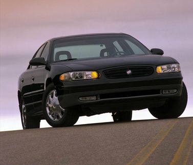 Buick Regal رابعاً، سيدان — منظر أمامي أيمن
