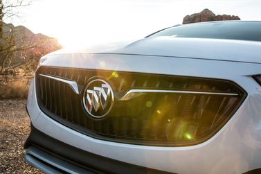 Buick Regal VI, Универсал 5 дв. — решётка радиатора