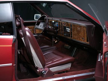 Buick Riviera سادساً، كوبيه — منطقة السائق