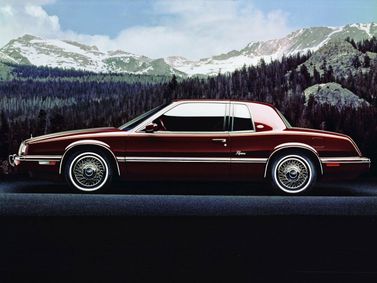 Buick Riviera سابعاً، كوبيه — منظر من الجانب الأيسر