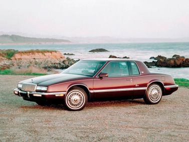 Buick Riviera سابعاً، كوبيه — منظر أمامي أيمن