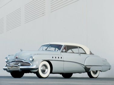 Buick Roadmaster V, Седан 2 дв. — вид спереди справа