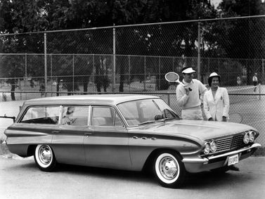 Buick Special III, Универсал 5 дв. — вид спереди в три четверти