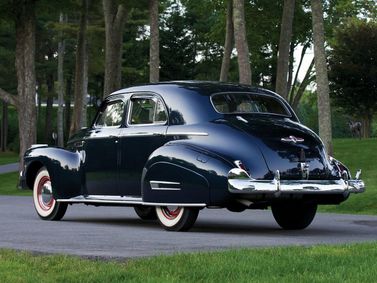 Buick Super، سيدان — منظر خلفي أيسر
