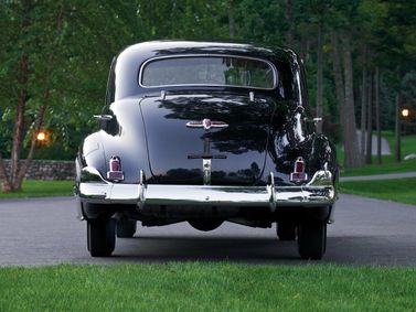 Buick Super، سيدان — منظر خلفي
