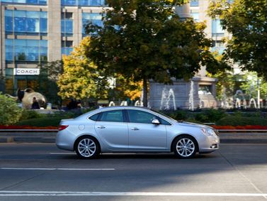 Buick Verano I, Седан — вид справа