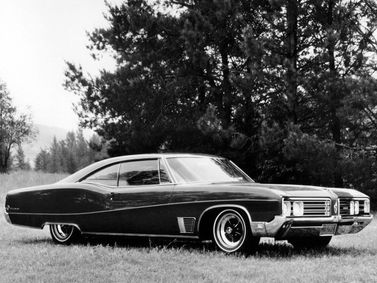 Buick Wildcat ثانياً، كوبيه - سقف صلب — منظر أمامي أيمن