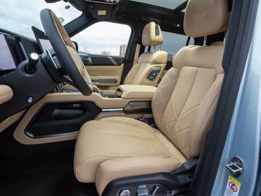 BYD FangChengBao Leopard 8, Внедорожник 5 дв. — передние сиденья