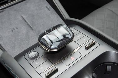 BYD Qin III, Седан L — селектор коробки передач