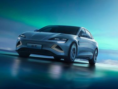BYD Seal، سيدان — منظر أمامي بزاوية ثلاثة أرباع
