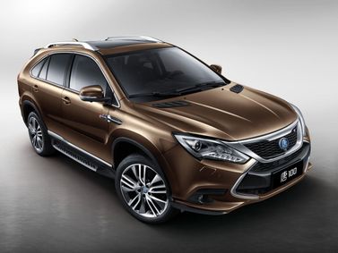 BYD Tang I، دفع رباعي 5 أبواب — منظر أمامي بزاوية ثلاثة أرباع