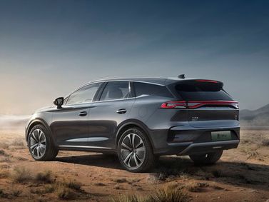 BYD Tang فيس ليفت الثاني، دفع رباعي 5 أبواب DM — منظر خلفي بزاوية ثلاثة أرباع