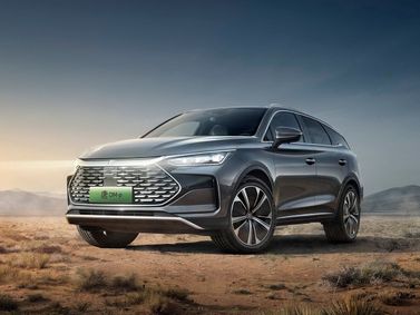BYD Tang فيس ليفت الثاني، دفع رباعي 5 أبواب DM — منظر أمامي بزاوية ثلاثة أرباع