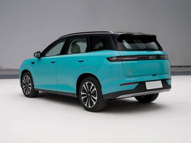 BYD Yuan Plus II، دفع رباعي 5 أبواب — منظر خلفي بزاوية ثلاثة أرباع