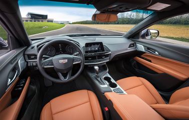 Cadillac CT4 I, Седан — место водителя