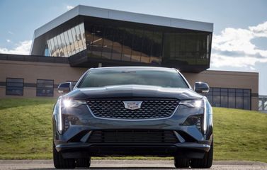 Cadillac CT4 I, Седан — вид спереди