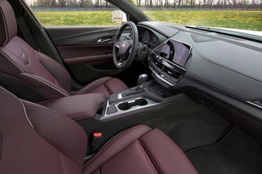 Cadillac CT4 I, Седан — место водителя