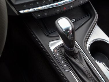 Cadillac CT4 I, Седан — селектор коробки передач