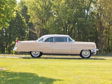 Cadillac Series 62 رابعاً، كوبيه - سقف صلب — منظر من الجانب الأيسر