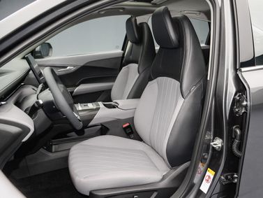 Changan Qiyuan A05 I Рестайлинг, Седан — передние сиденья