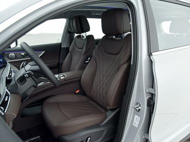 Chery Tiggo 8 Pro I (السوق الصينية)، دفع رباعي 5 أبواب — المقاعد الأمامية