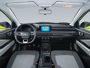 Chevrolet Aveo ثالثاً، هاتشباك 5 أبواب — منظر عام للمقصورة