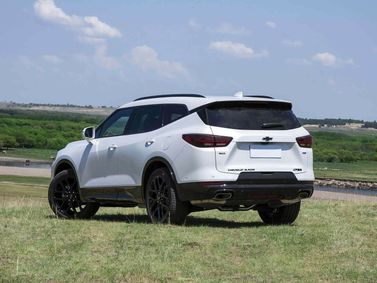 Chevrolet Blazer III (سوق الصين) تحديث التصميم، دفع رباعي 5 أبواب — منظر خلفي بزاوية ثلاثة أرباع