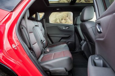 Chevrolet Blazer ثالثاً، دفع رباعي 5 أبواب — المقاعد الخلفية