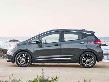 Chevrolet Bolt I، هاتشباك 5 أبواب — منظر من الجانب الأيمن