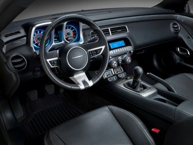 Chevrolet Camaro V, Купе — место водителя