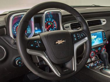 Chevrolet Camaro فيس ليفت V، قابلة للتحويل — منطقة السائق