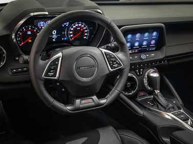 Chevrolet Camaro فيس ليفت السادس، كوبيه — منطقة السائق